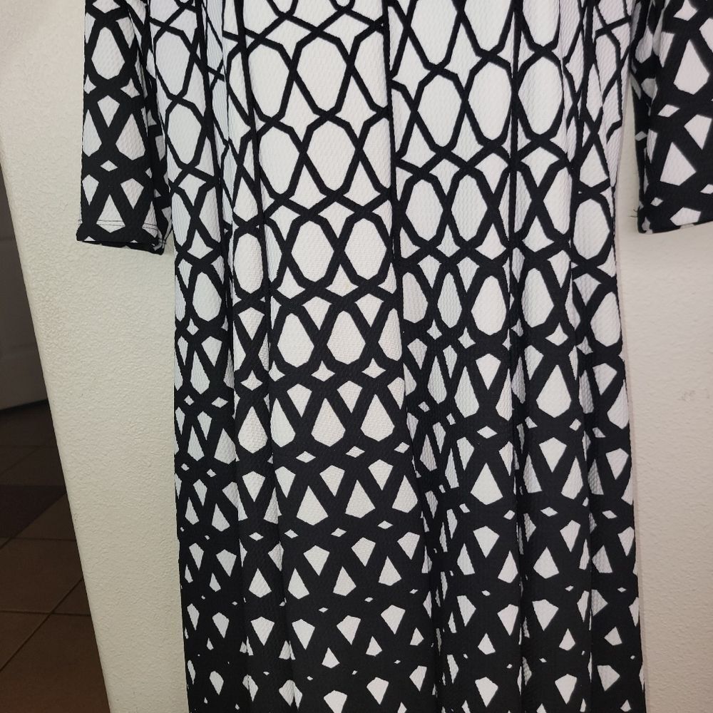 Avenue textured geometric print black & white dress size 14/16 - Picture 5 of 9
